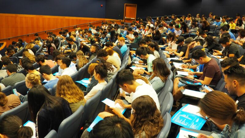 A large lecture hall full of new students waiting to hear an introduction to physical sciences and UCLA