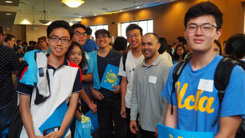 Smiling new UCLA students attending the division of physical science's new student welcome